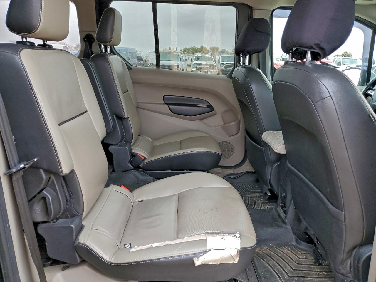 FORD TRANSIT CONNECT TITANIUM