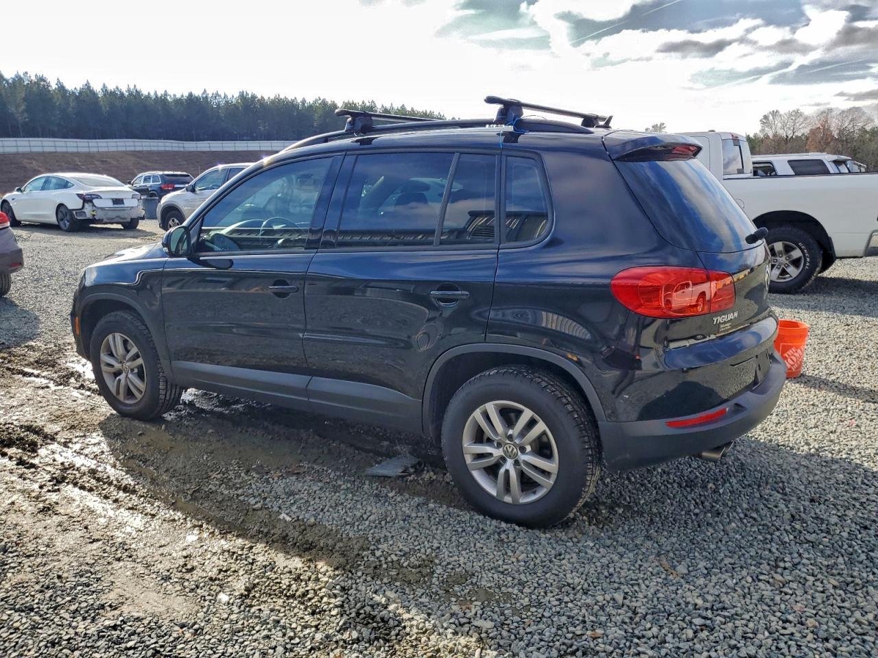 VOLKSWAGEN TIGUAN S