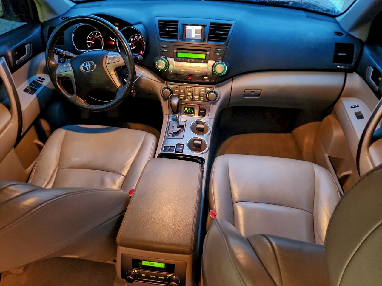 TOYOTA HIGHLANDER SE