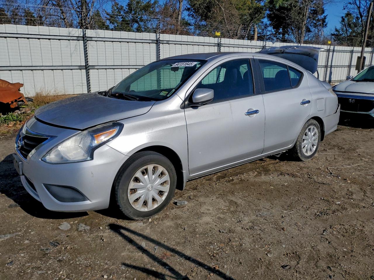 NISSAN VERSA S