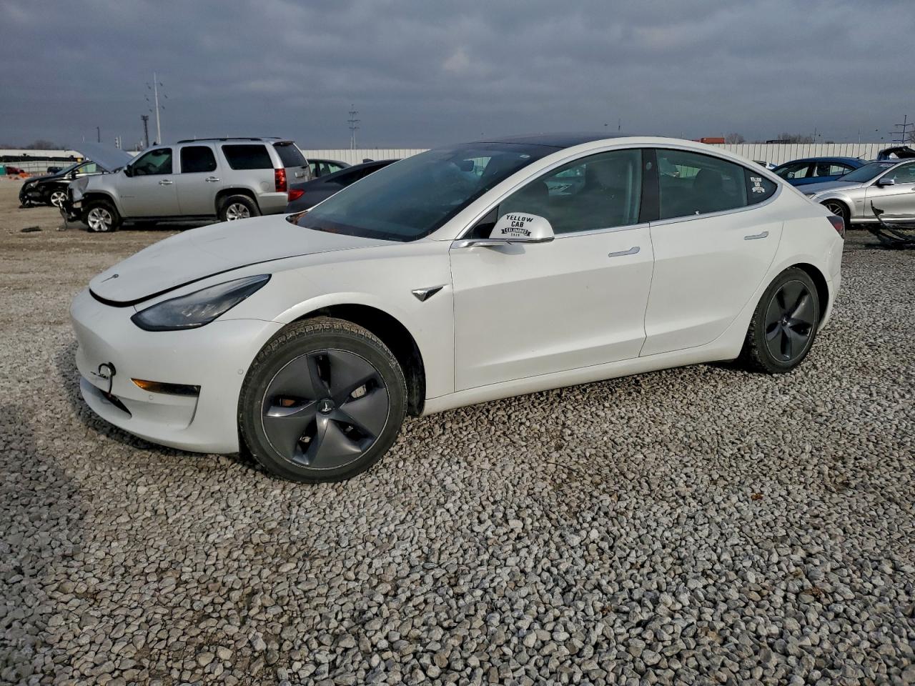 TESLA MODEL 3
