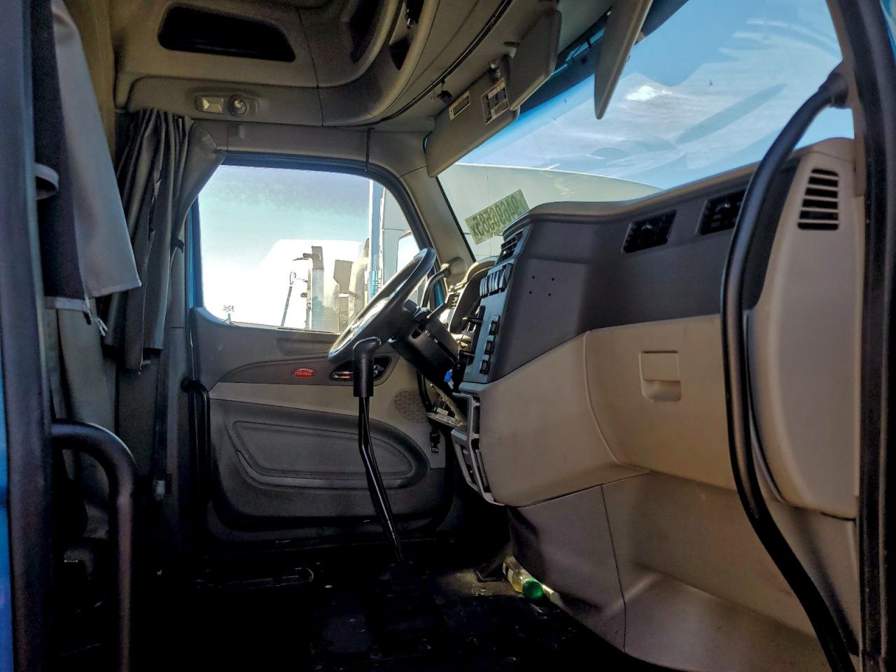 Lot #3318185947 2018 PETERBILT 579