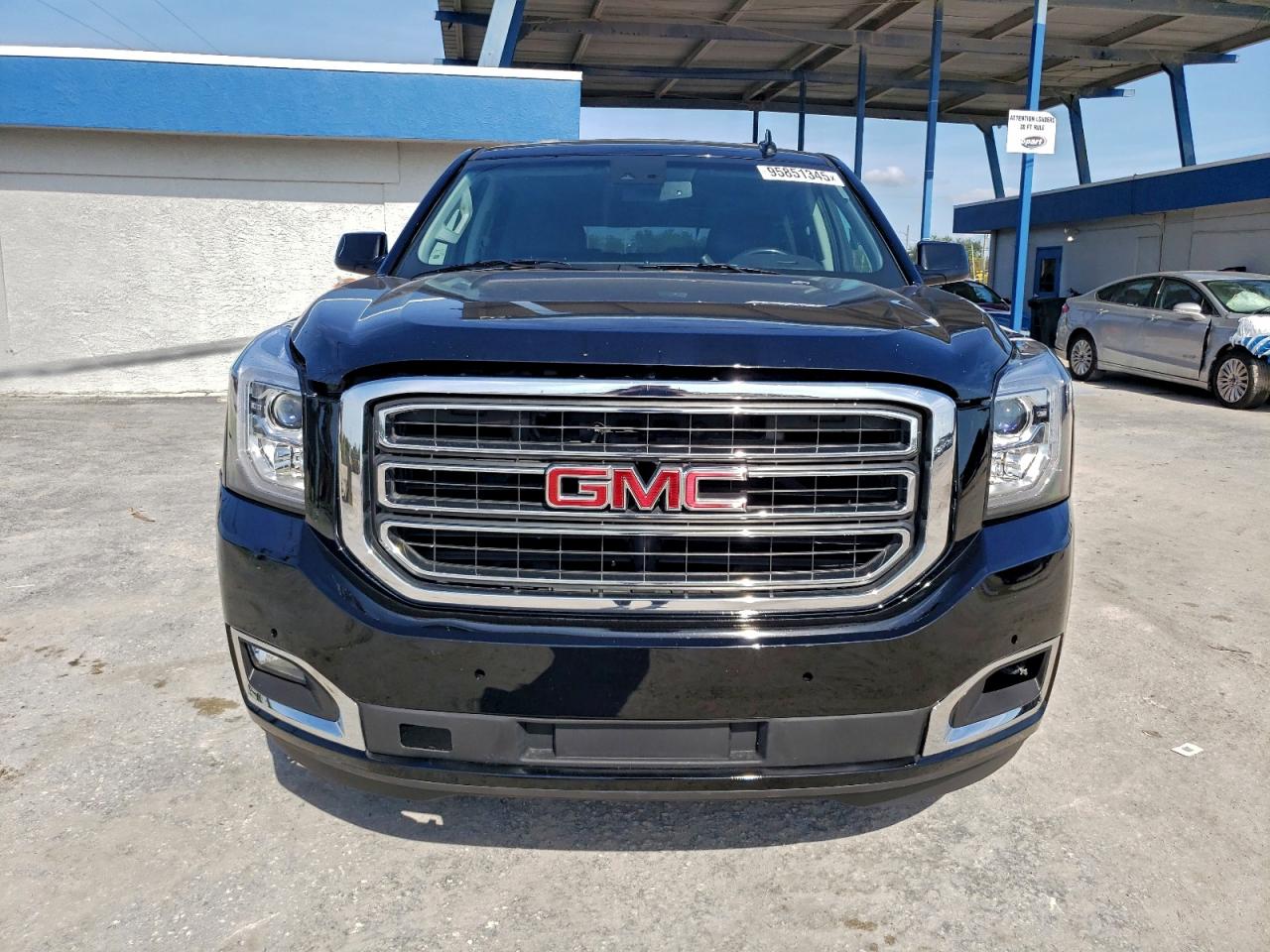 GMC YUKON C1500 SLE