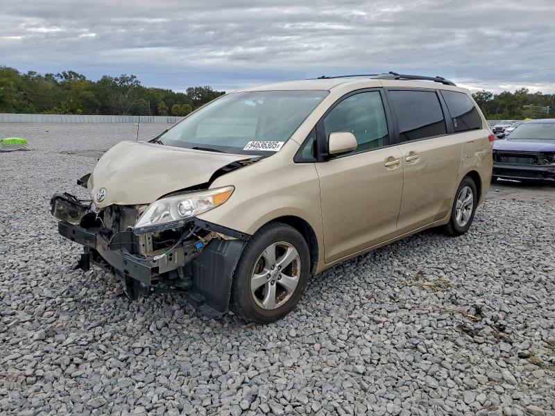2013 TOYOTA SIENNA LE #3301829380