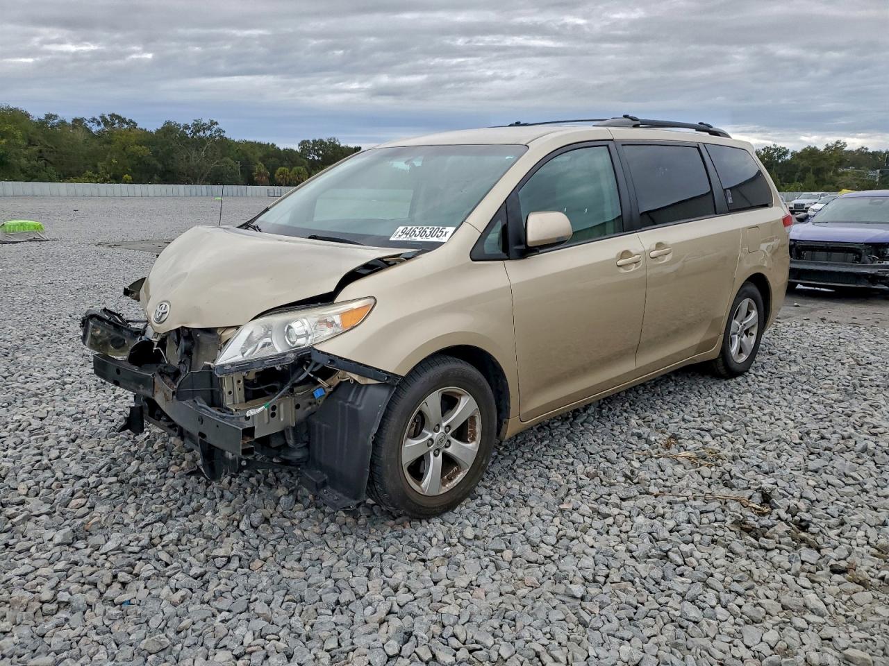 Lot #3301829380 2013 TOYOTA SIENNA LE