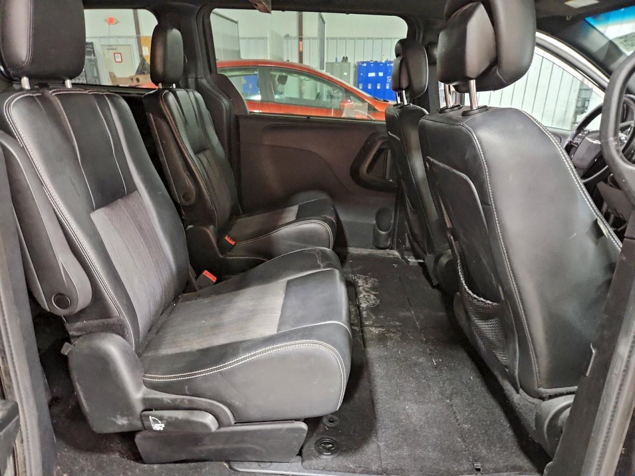 CHRYSLER TOWN & COUNTRY S