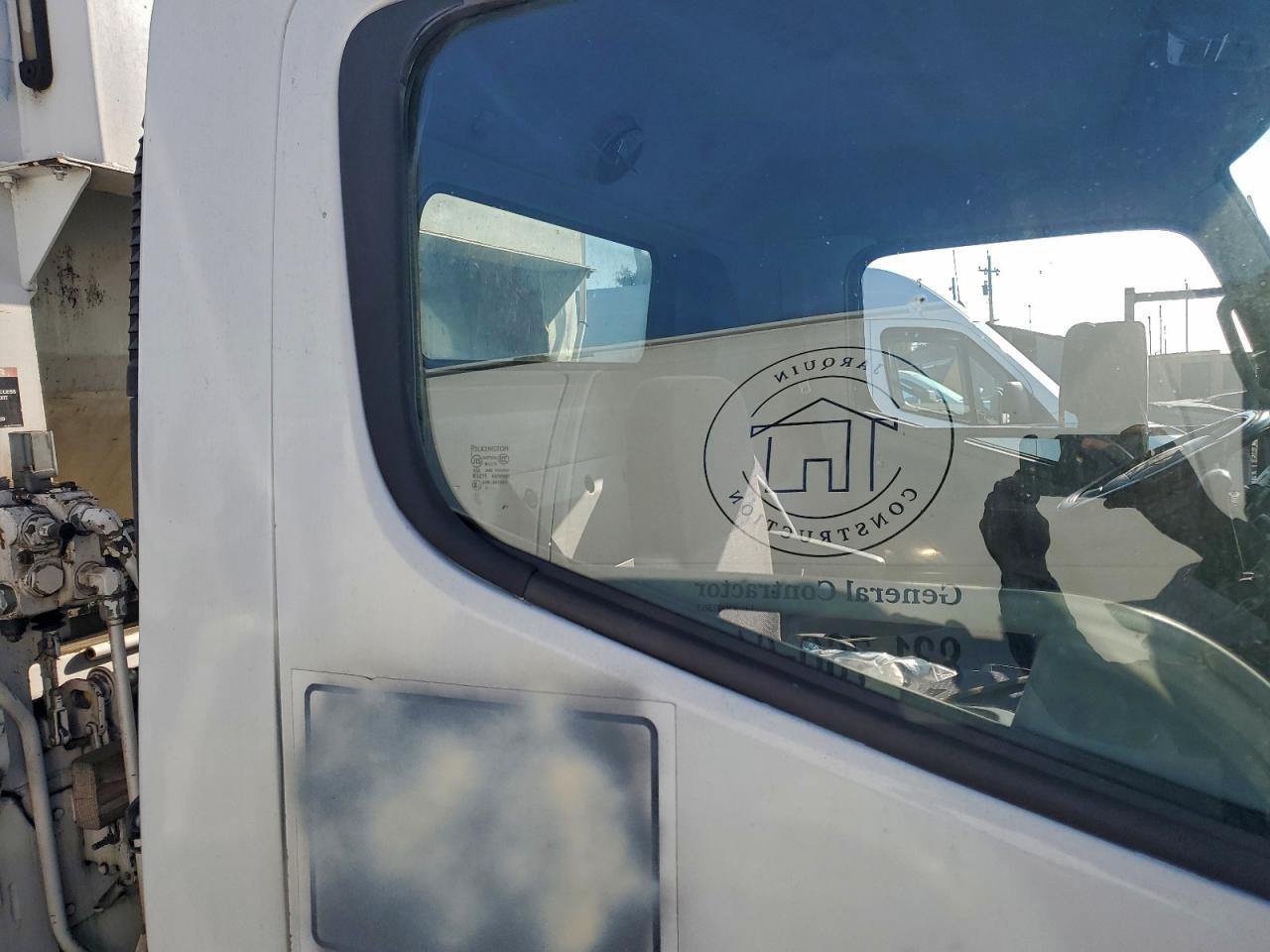 Lot #3315995125 2008 ISUZ CART TIPPER