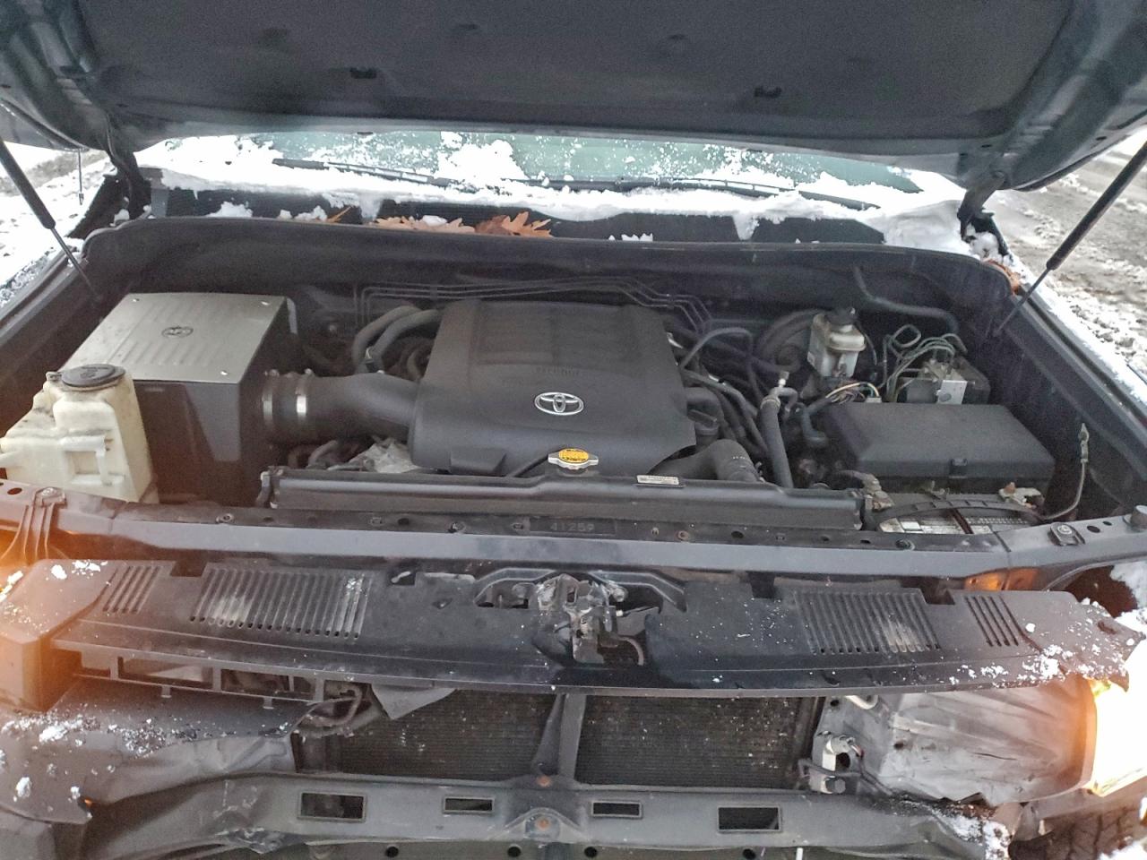 TOYOTA TUNDRA CREWMAX SR5