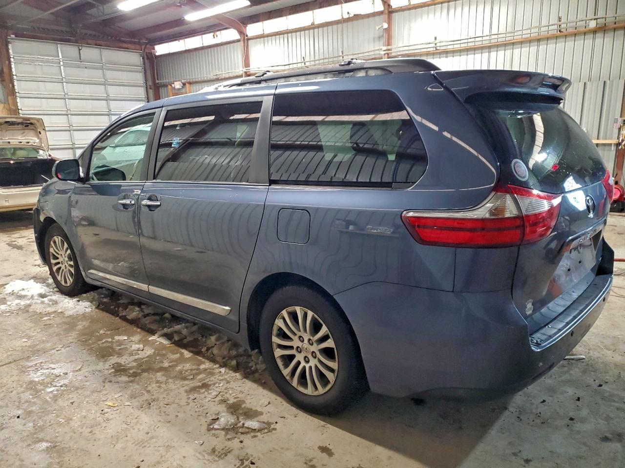 Lot #3315988137 2015 TOYOTA SIENNA XLE