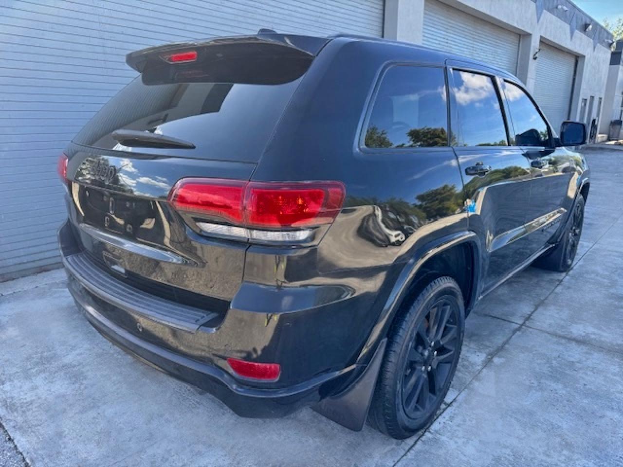 JEEP GRAND CHEROKEE LAREDO