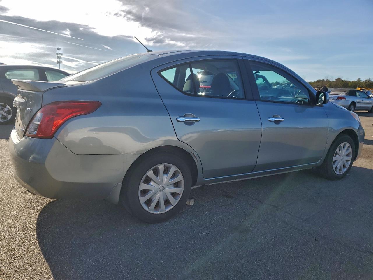 NISSAN VERSA S
