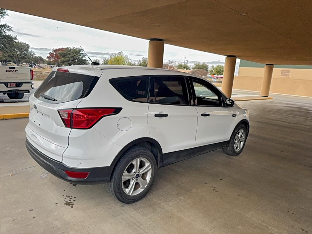 Lot #3317763076 2019 FORD ESCAPE S