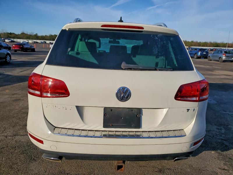 2011 VOLKSWAGEN TOUAREG V6 #3305305325