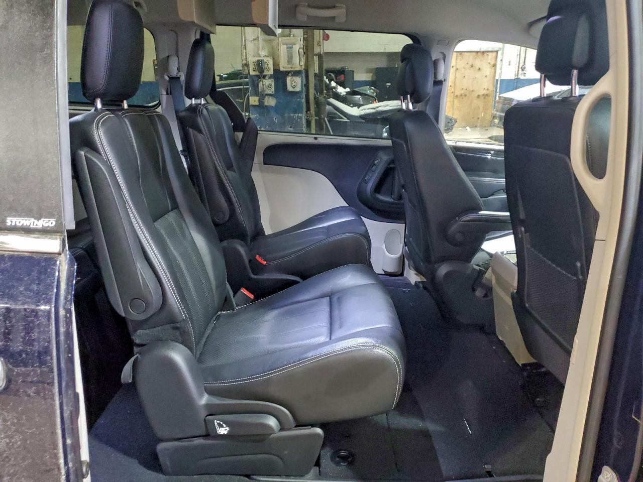 CHRYSLER TOWN & COUNTRY TOURING L