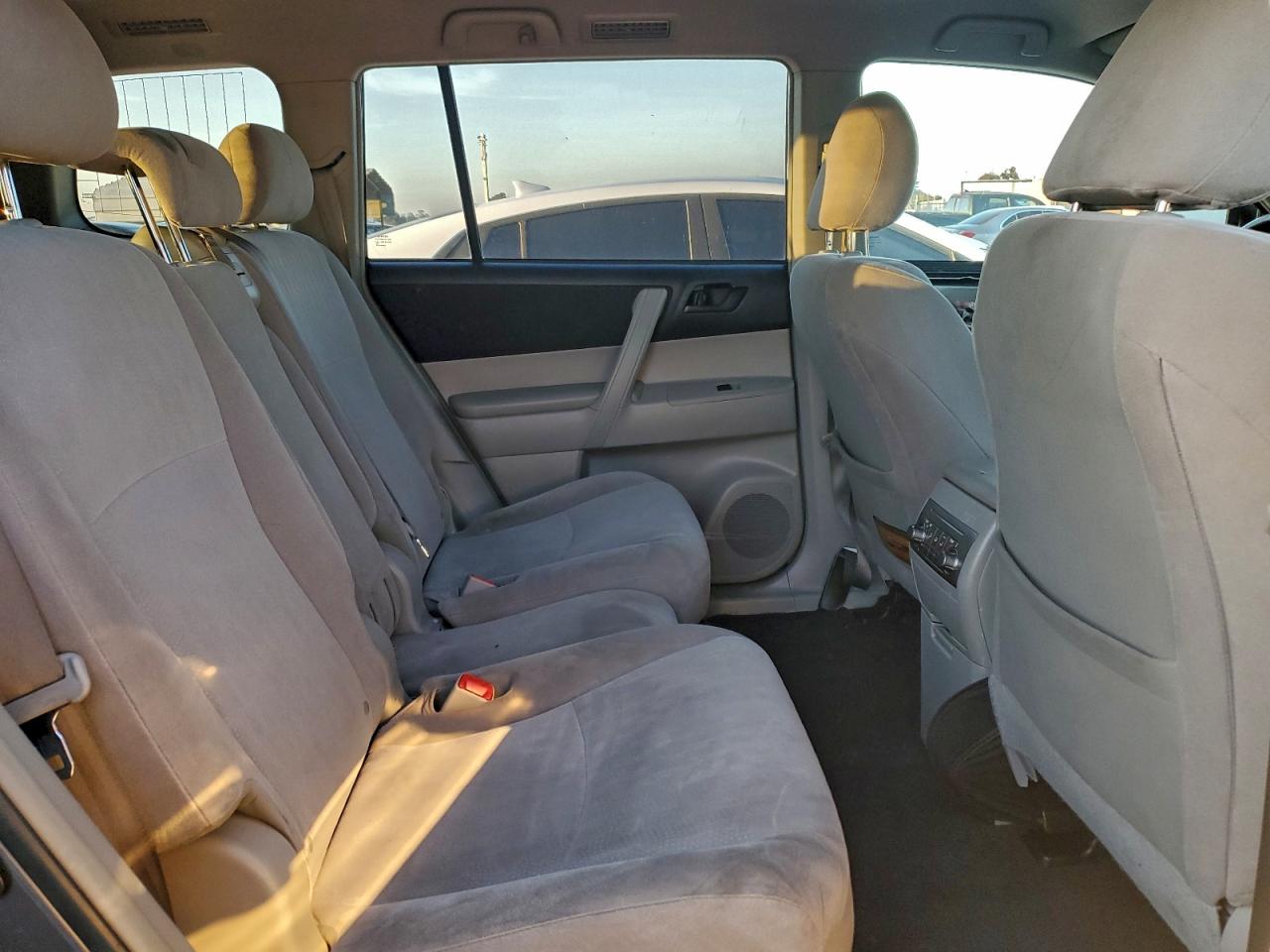 TOYOTA HIGHLANDER BASE