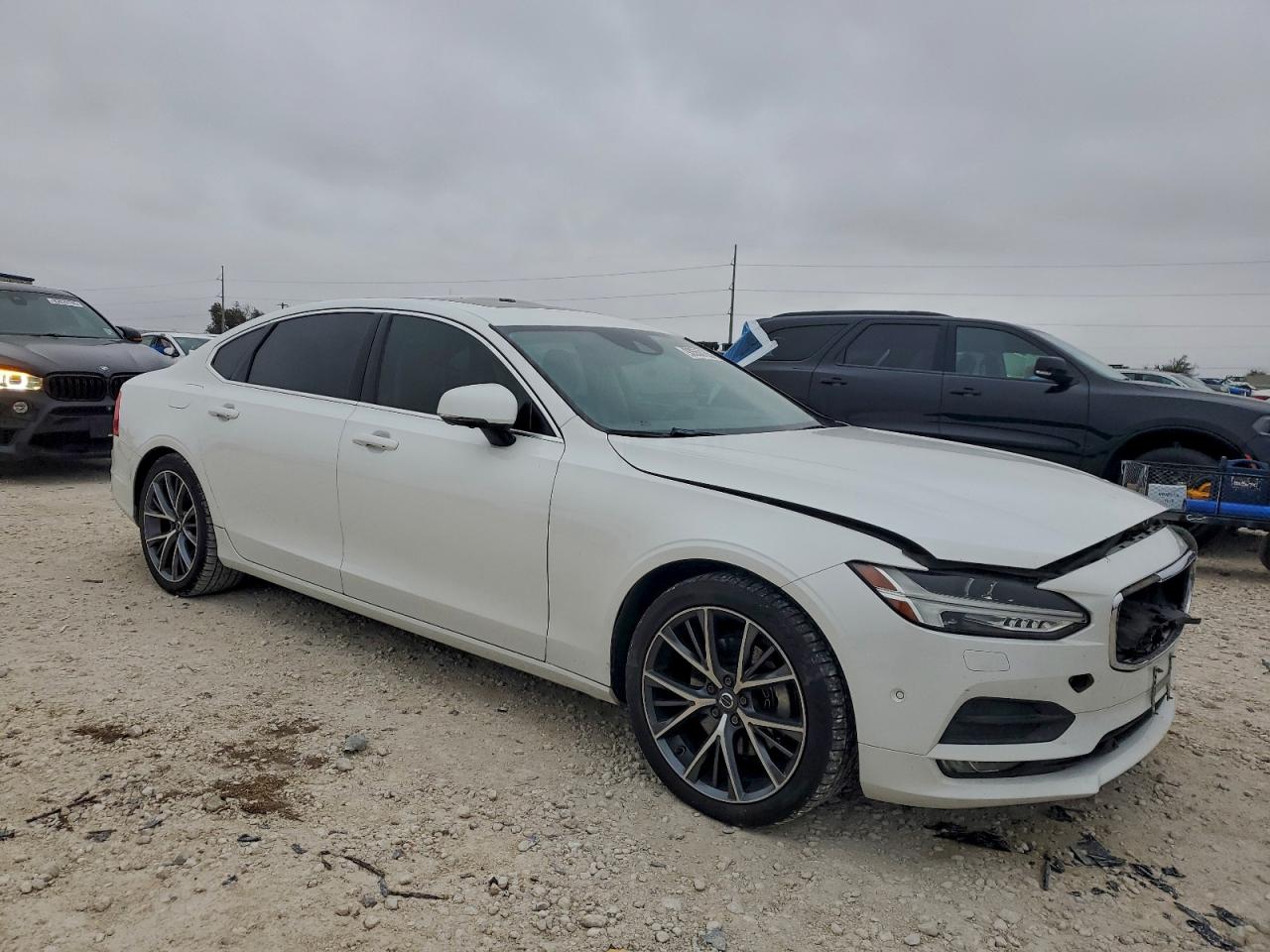 VOLVO S90 T5 MOMENTUM