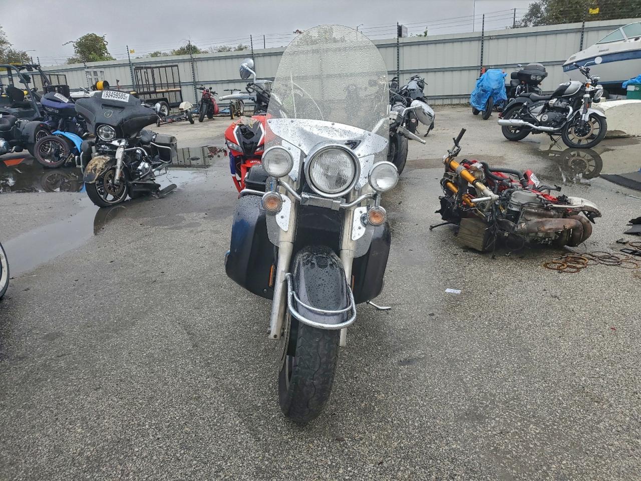 Lot #3308239177 2005 YAMAHA XVZ13 CT