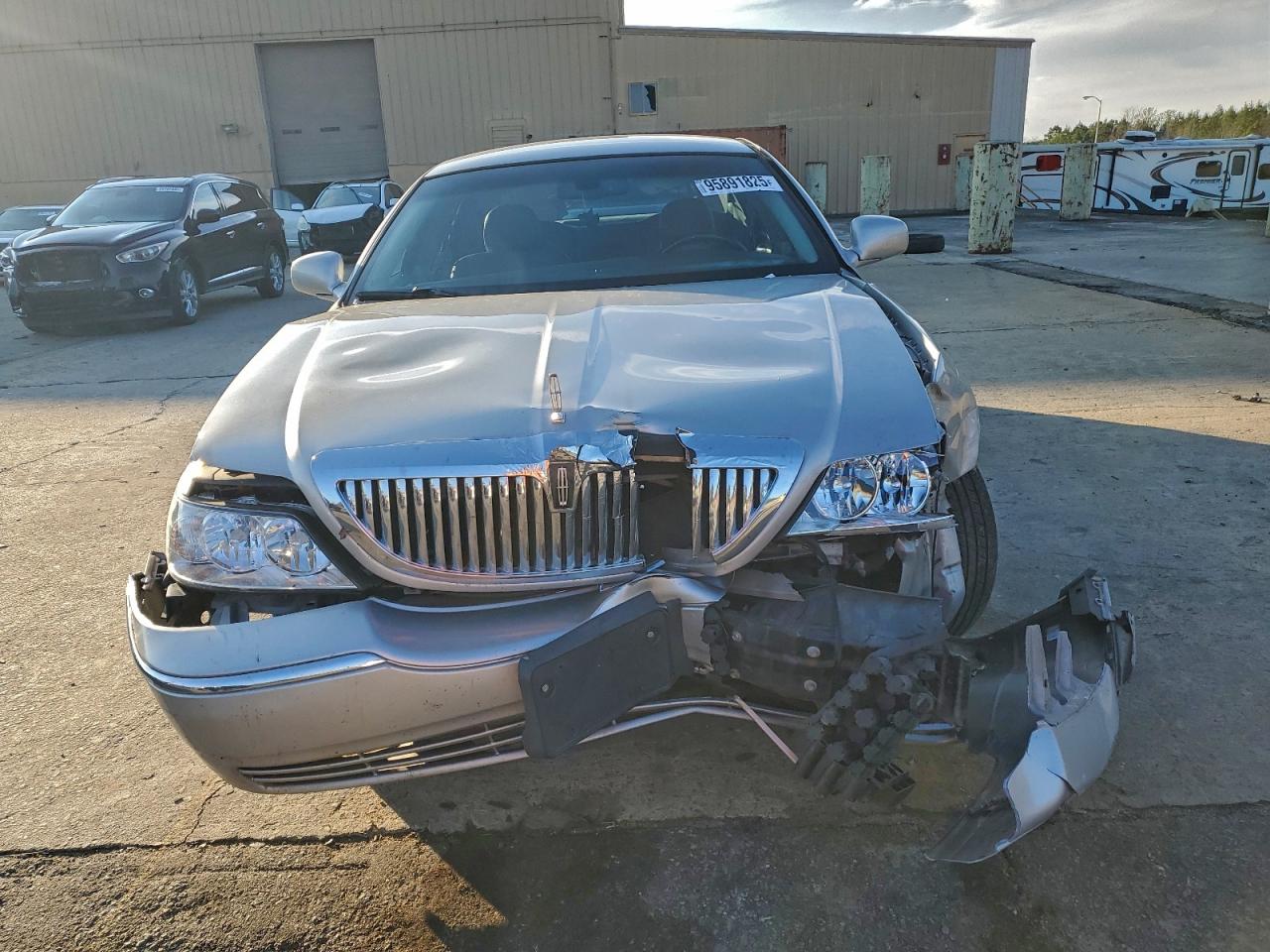 LINCOLN TOWN CAR SIGNATURE LIMITED