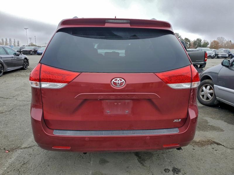 2012 TOYOTA SIENNA XLE #3311444344