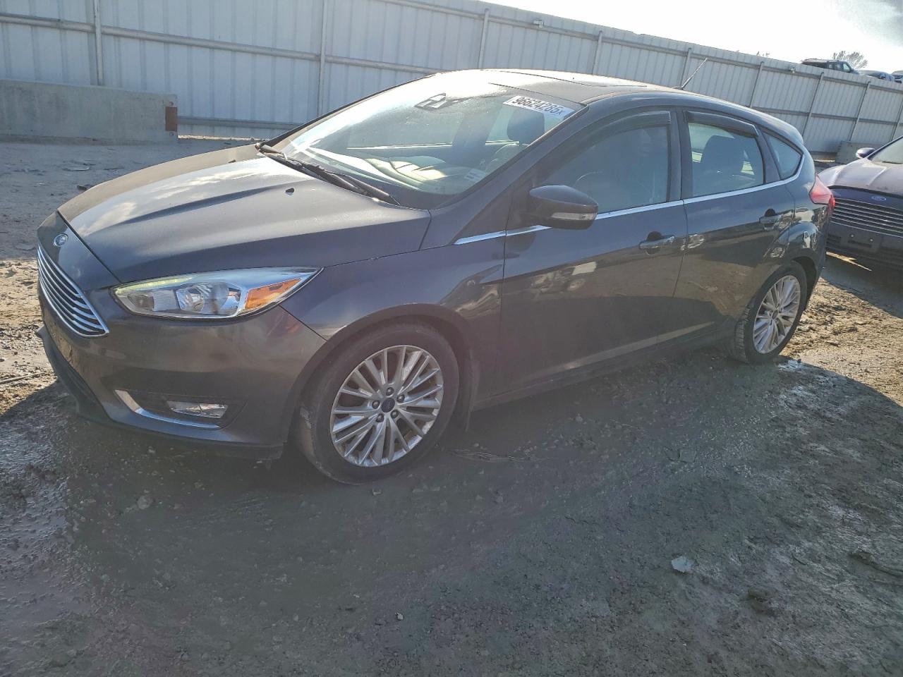 FORD FOCUS TITANIUM