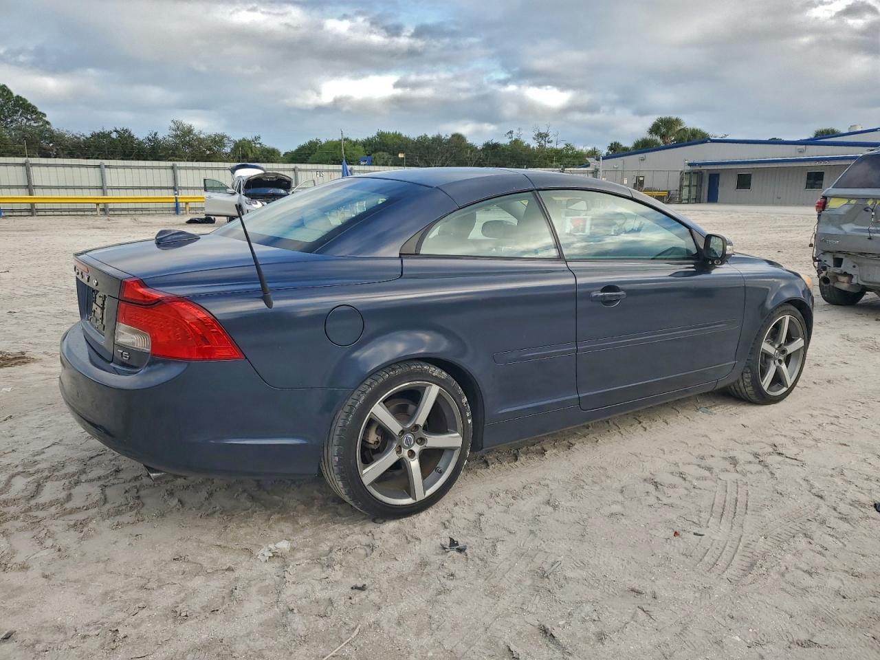 Lot #3317755099 2012 VOLVO C70