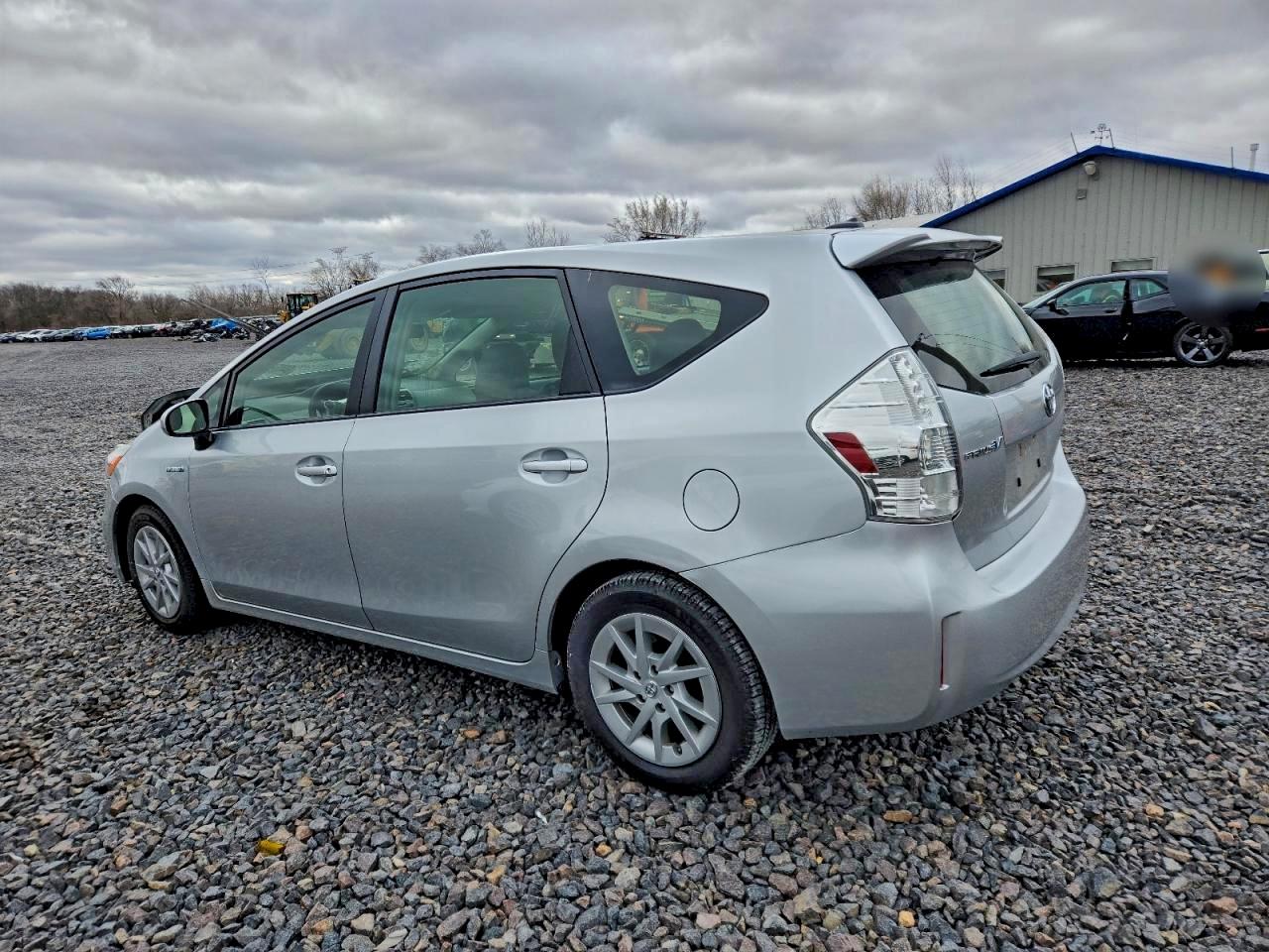 TOYOTA PRIUS V
