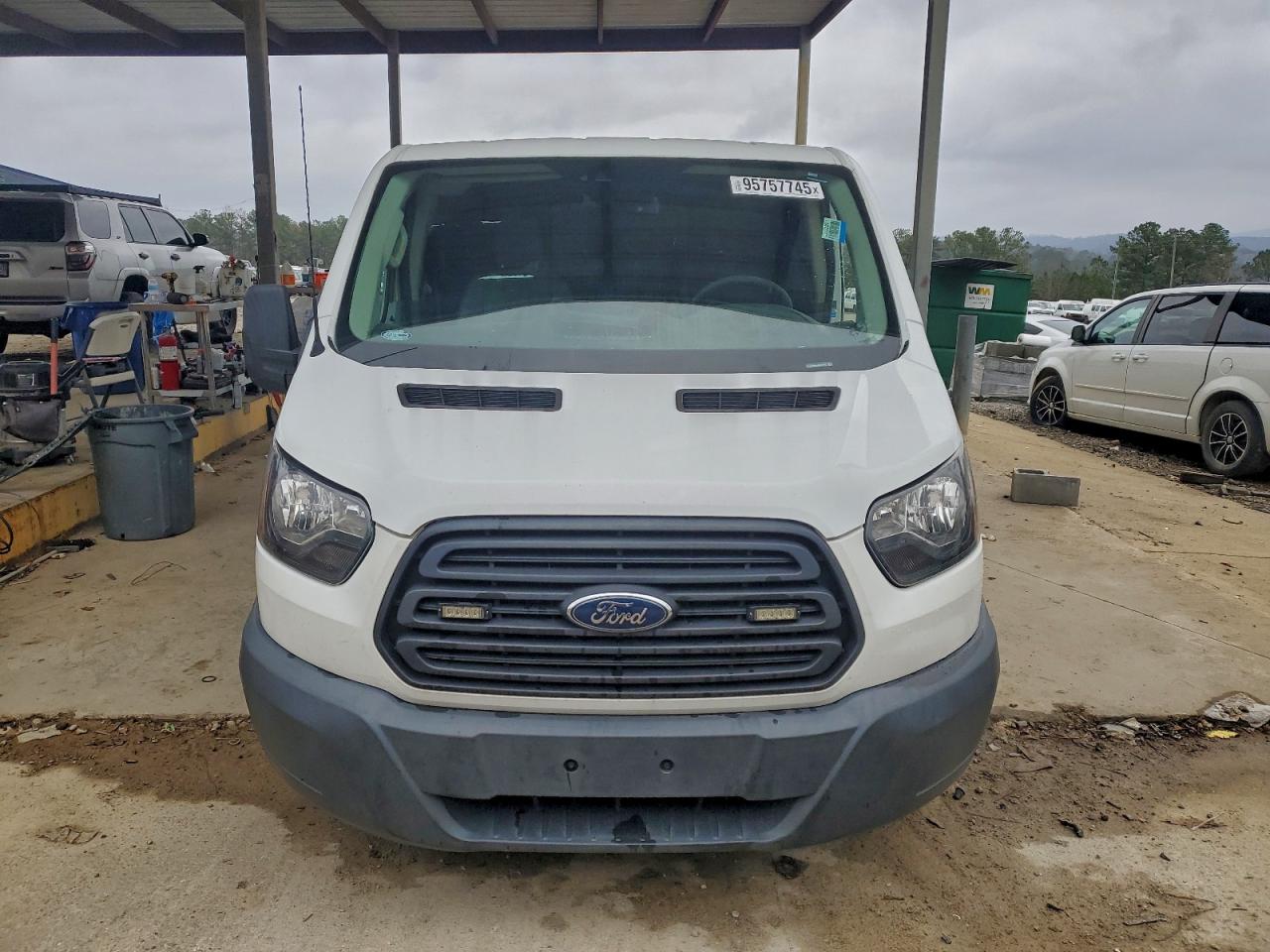 Lot #3316793411 2018 FORD TRANSIT T-