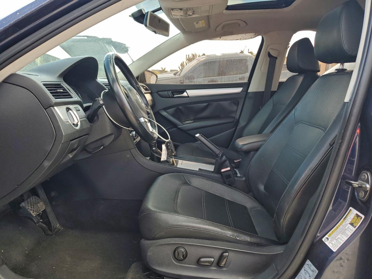 VOLKSWAGEN PASSAT SE