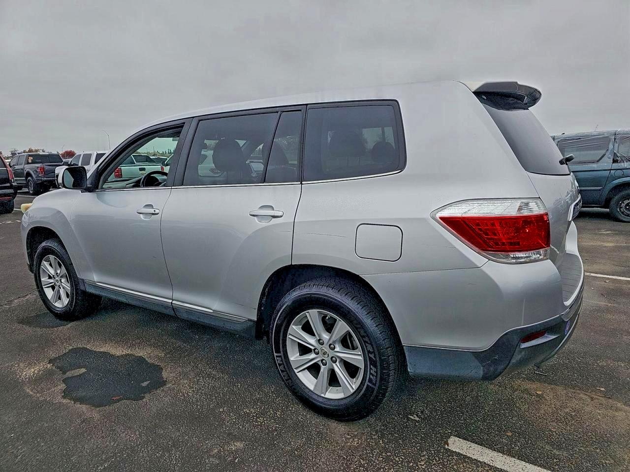 TOYOTA HIGHLANDER BASE