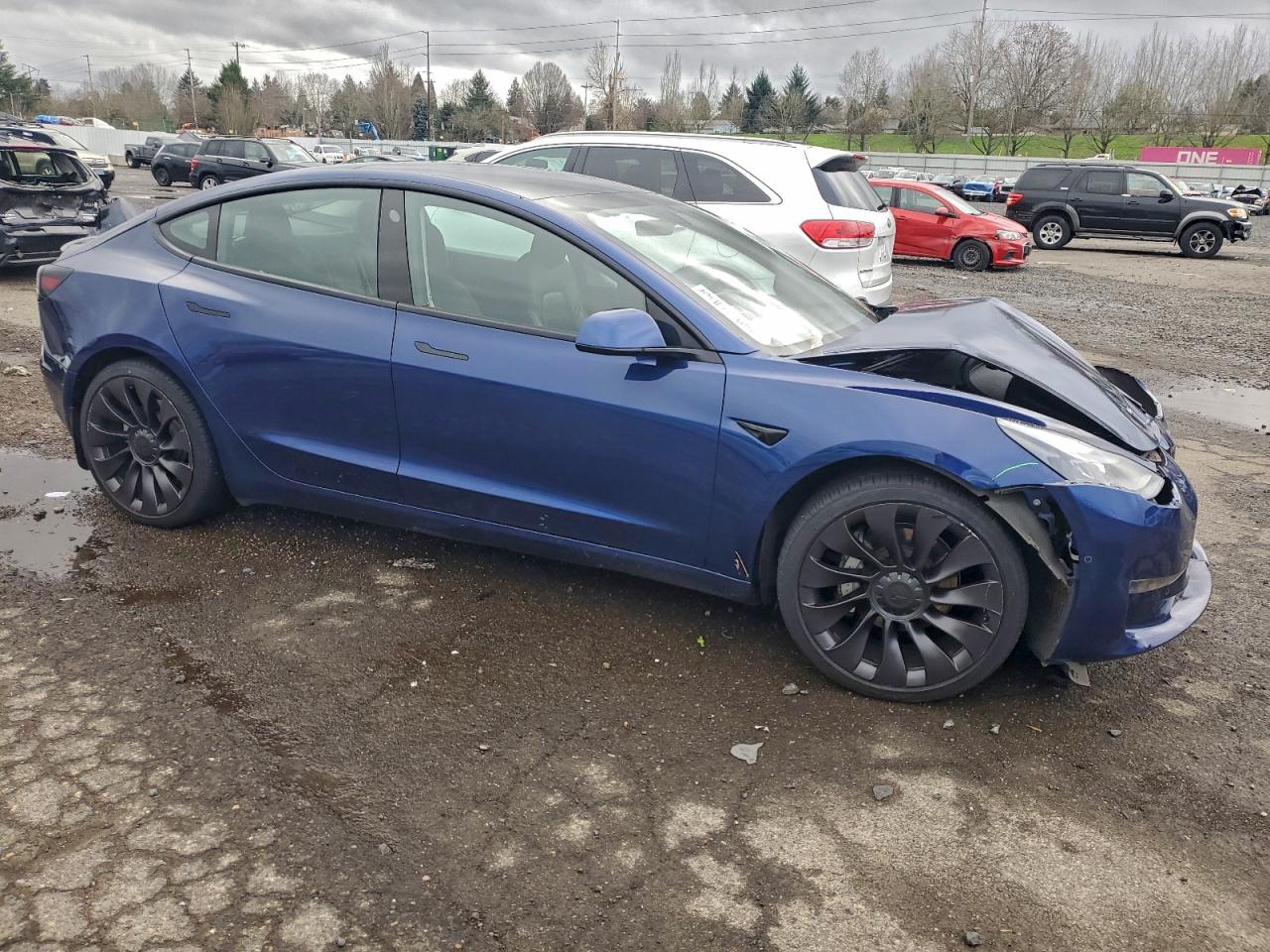 TESLA MODEL 3