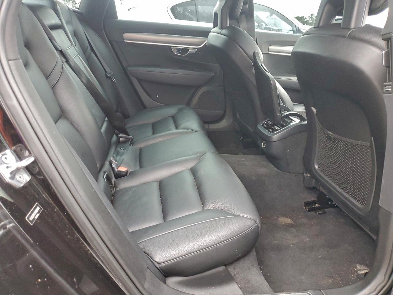 VOLVO S90 T6 MOMENTUM