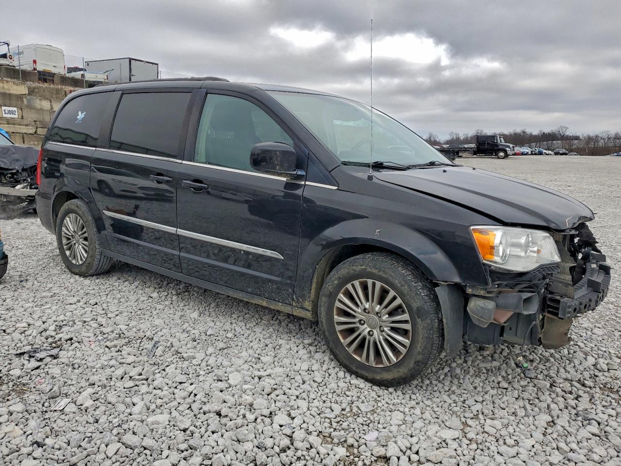 CHRYSLER TOWN & COUNTRY TOURING L