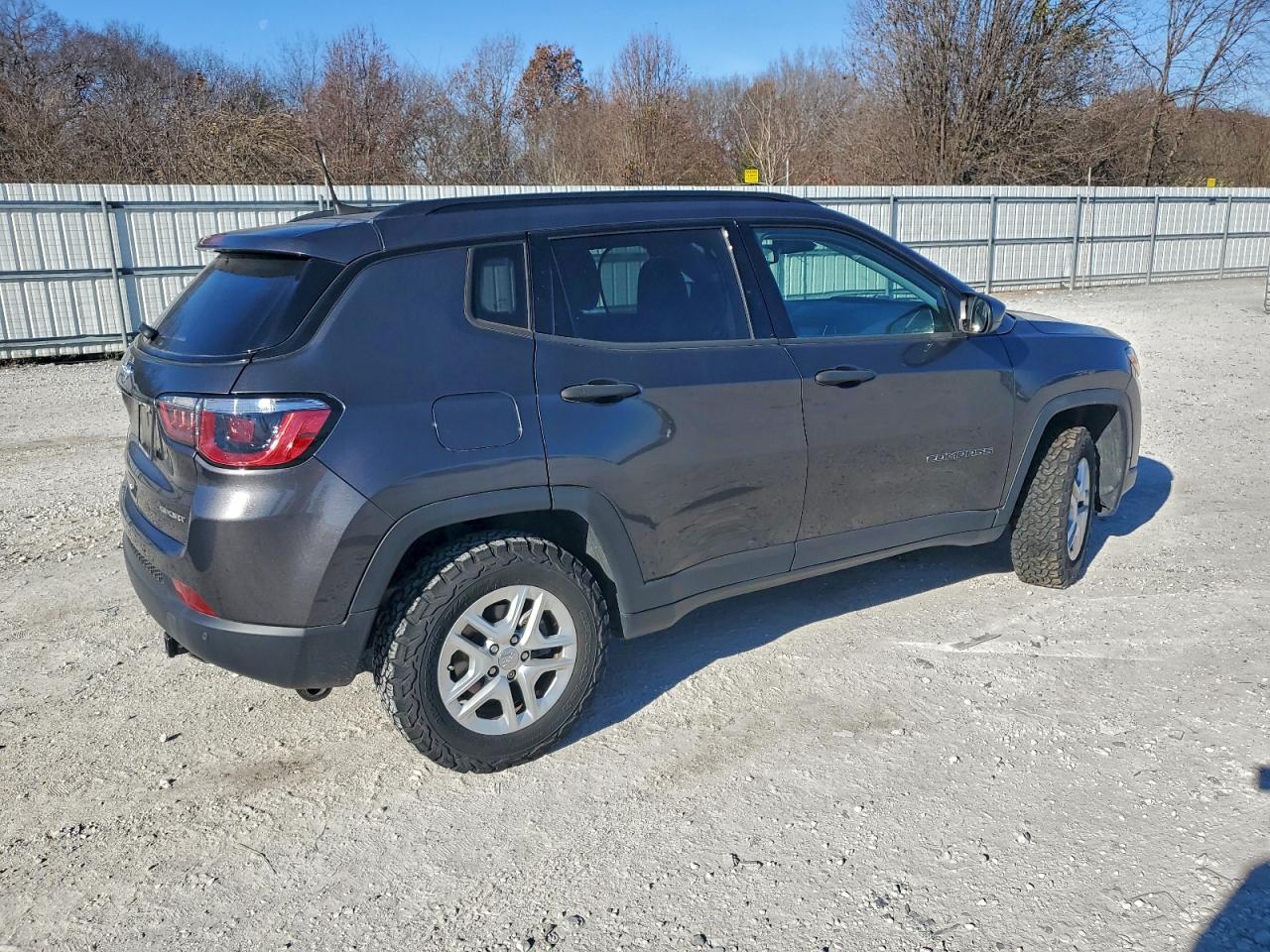 Lot #3309585573 2018 JEEP COMPASS SP