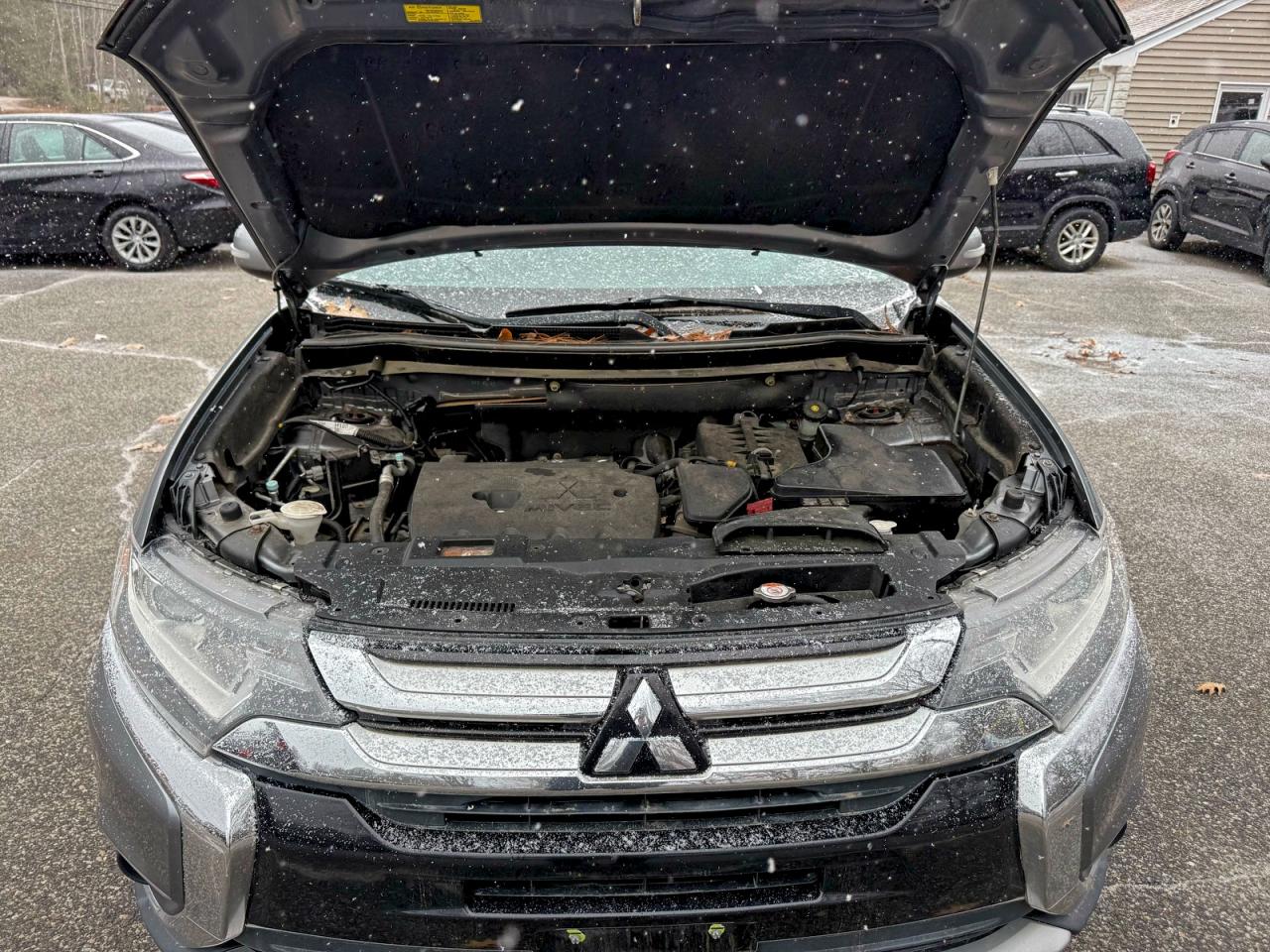 MITSUBISHI OUTLANDER SE