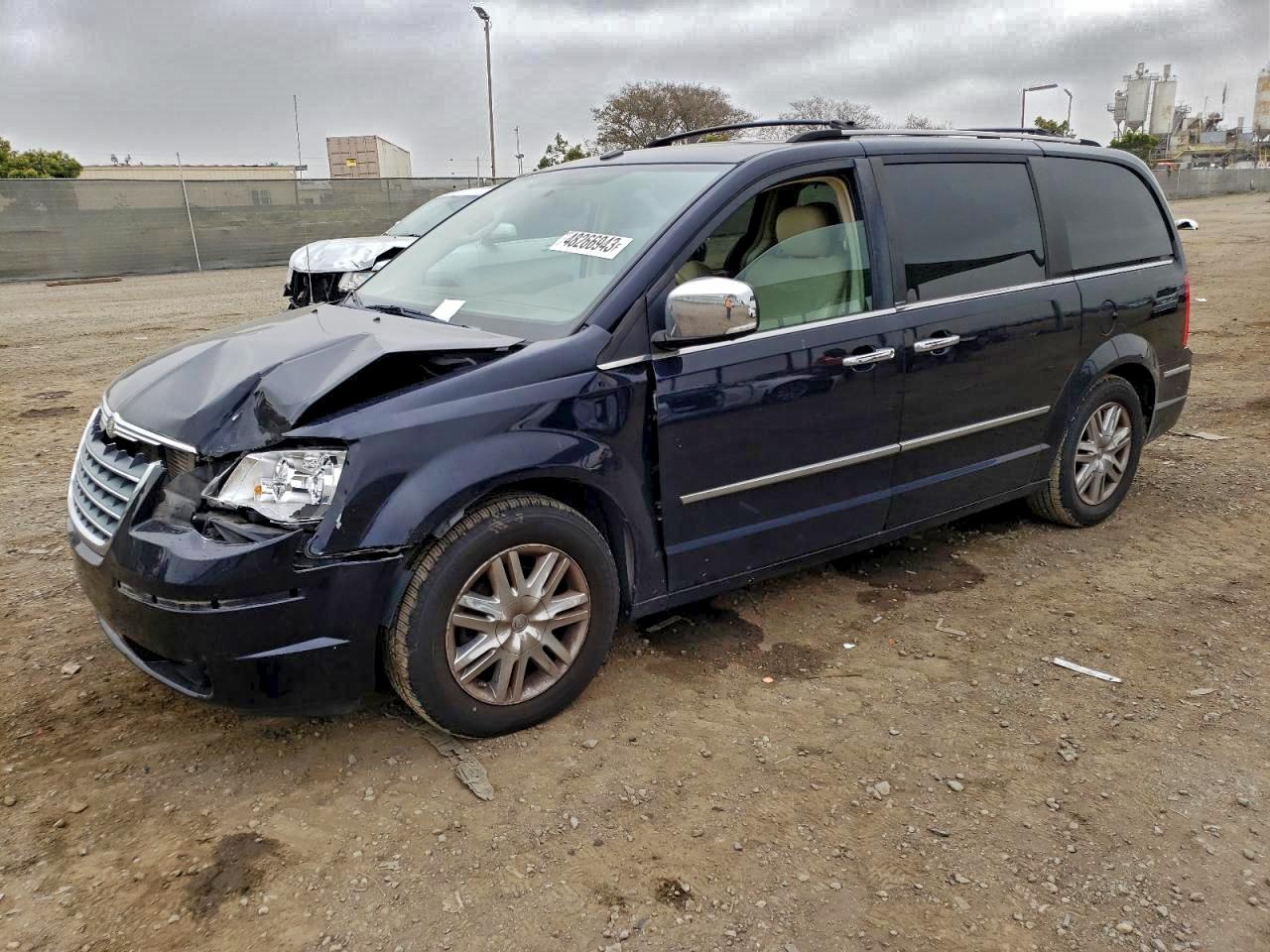 CHRYSLER TOWN & COUNTRY LIMITED