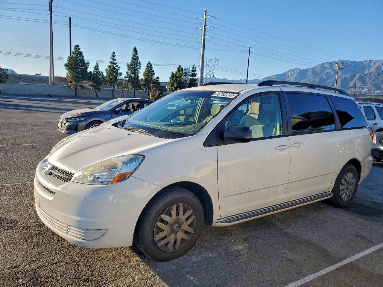 Lot #3311840191 2004 TOYOTA SIENNA CE