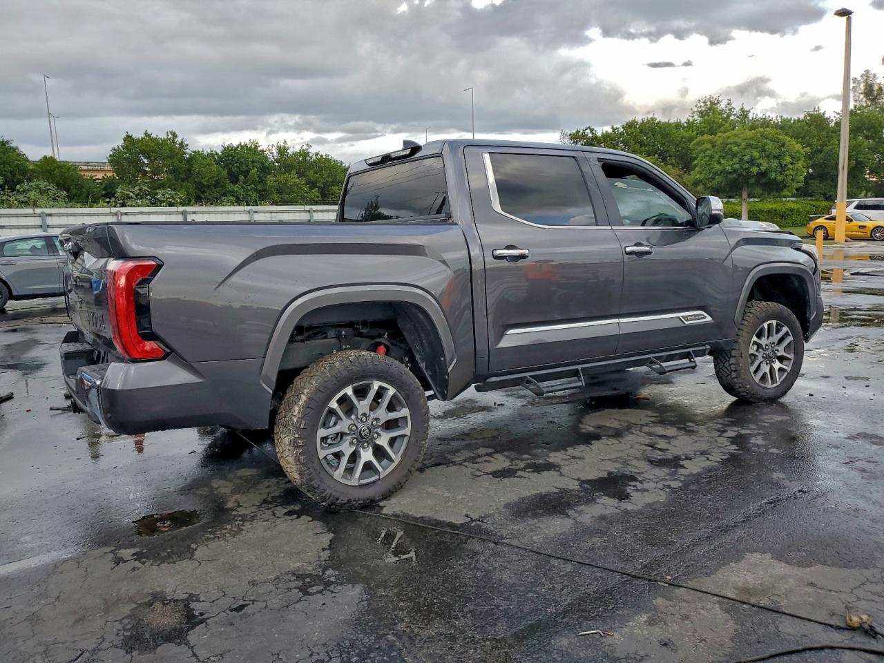 TOYOTA TUNDRA CREWMAX PLATINUM