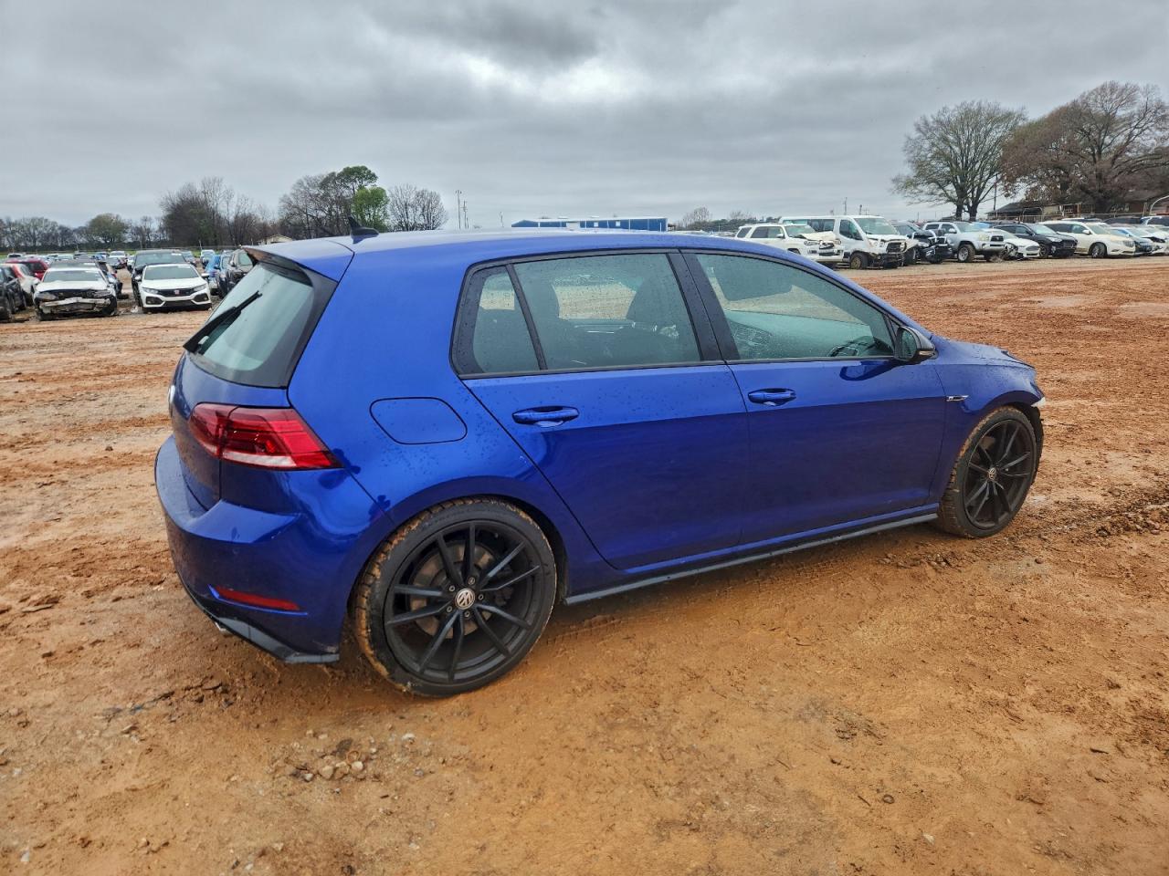 VOLKSWAGEN GOLF R