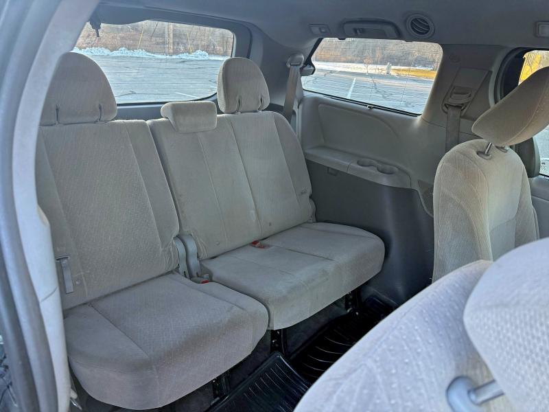 2017 TOYOTA SIENNA LE #3316737457