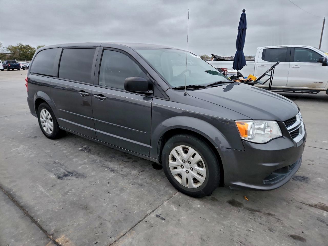 Lot #3317694071 2016 DODGE GRAND CARA