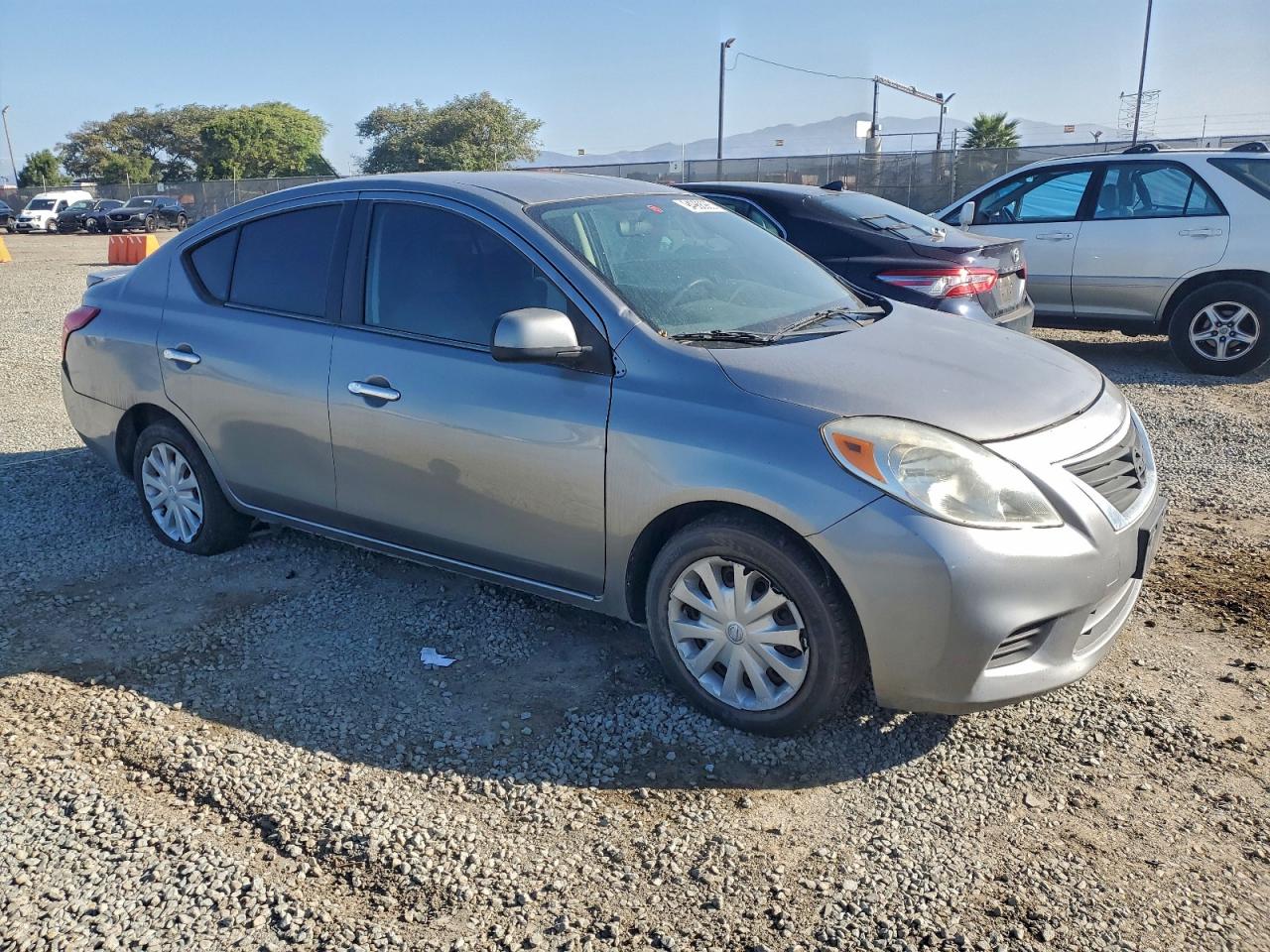 NISSAN VERSA S