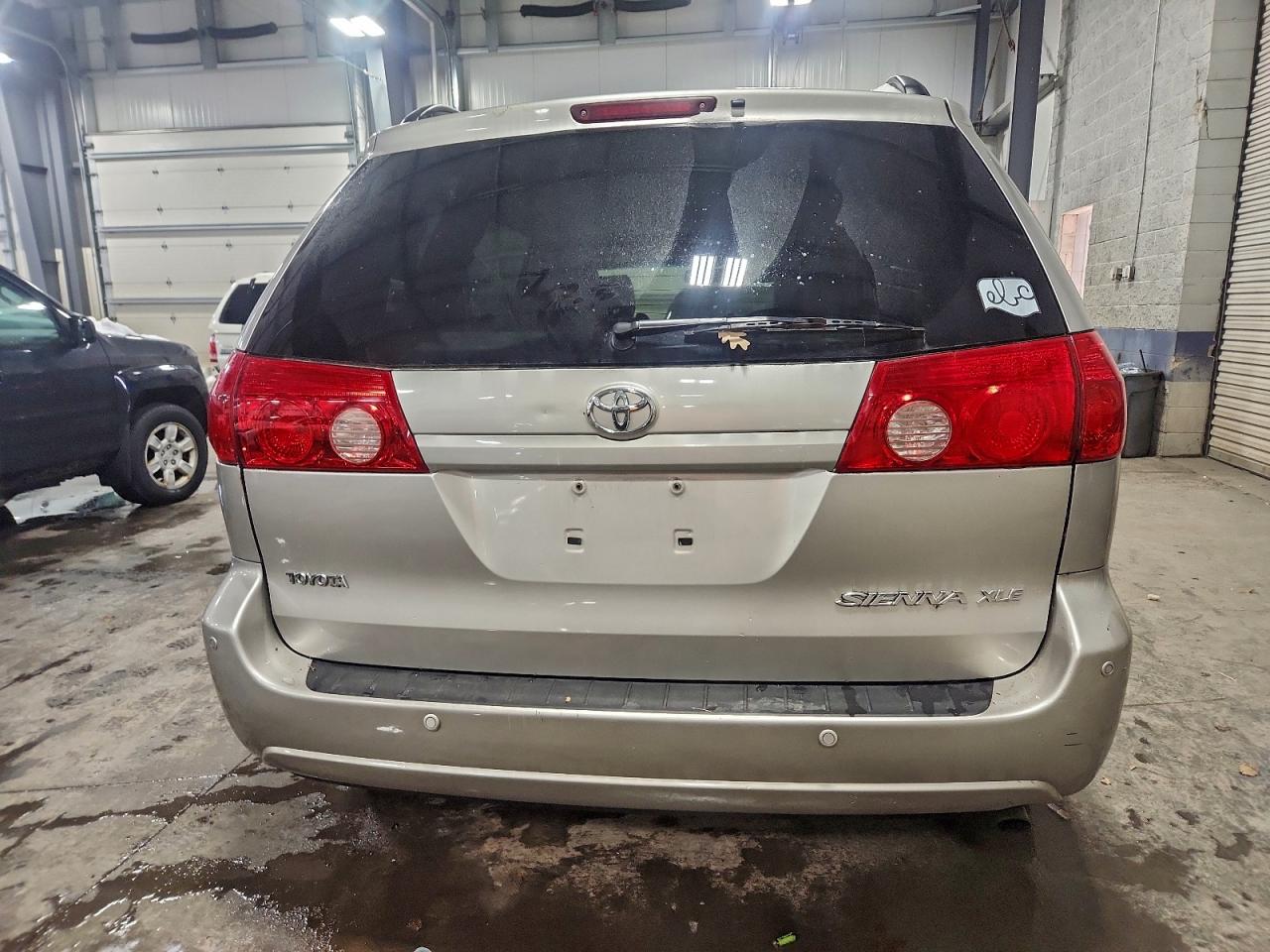 Lot #3302839936 2008 TOYOTA SIENNA XLE