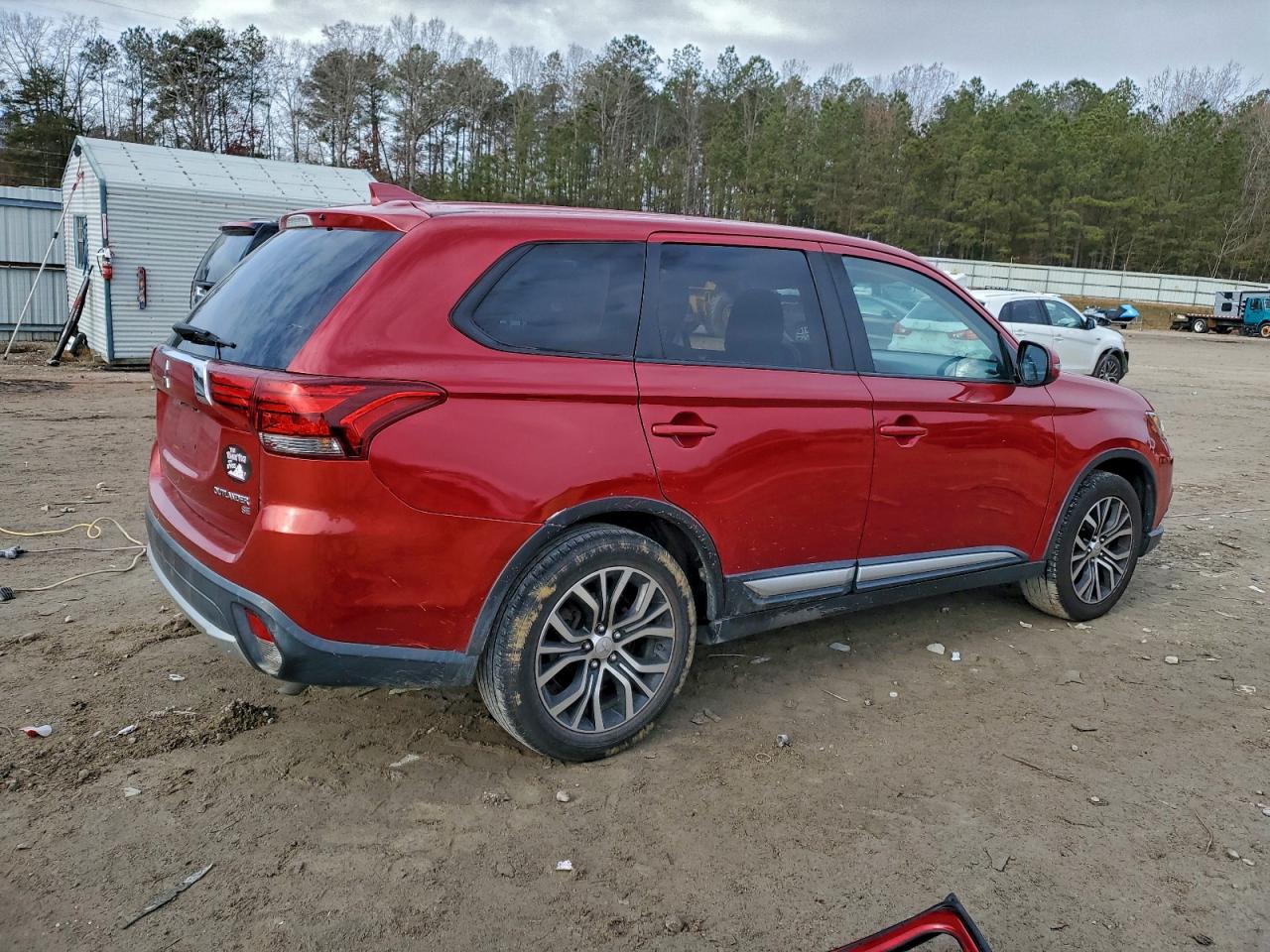 MITSUBISHI OUTLANDER SE