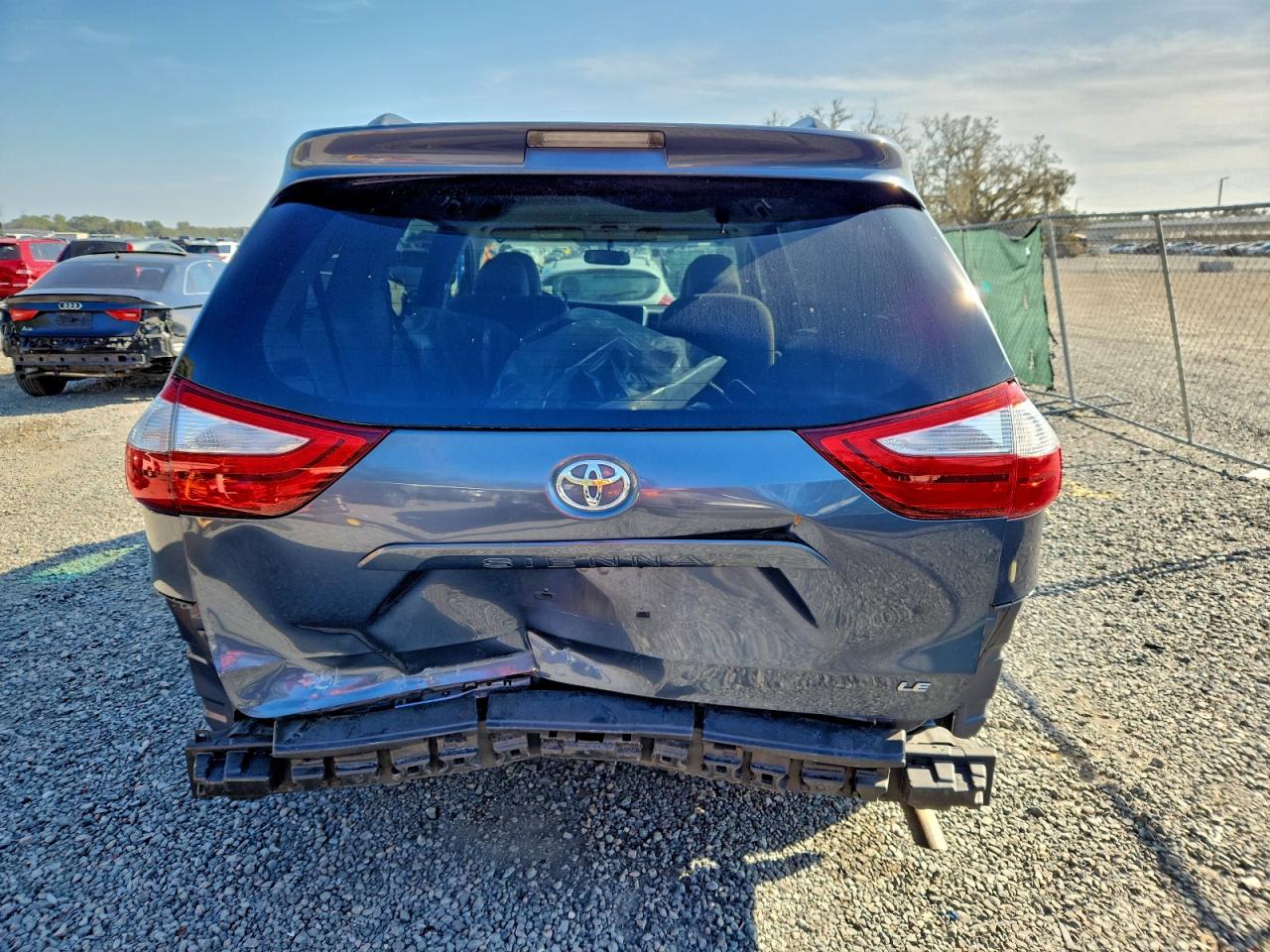 Lot #3315892149 2015 TOYOTA SIENNA LE