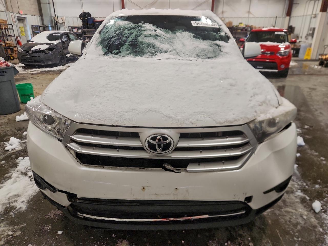 Lot #3313035796 2013 TOYOTA HIGHLANDER