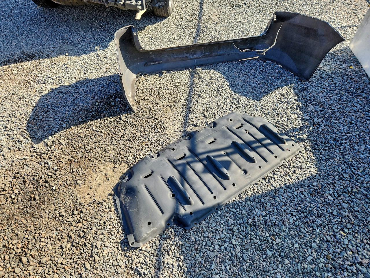 Lot #3315892149 2015 TOYOTA SIENNA LE