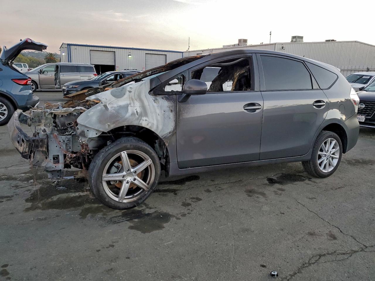 Lot #3303860780 2013 TOYOTA PRIUS V