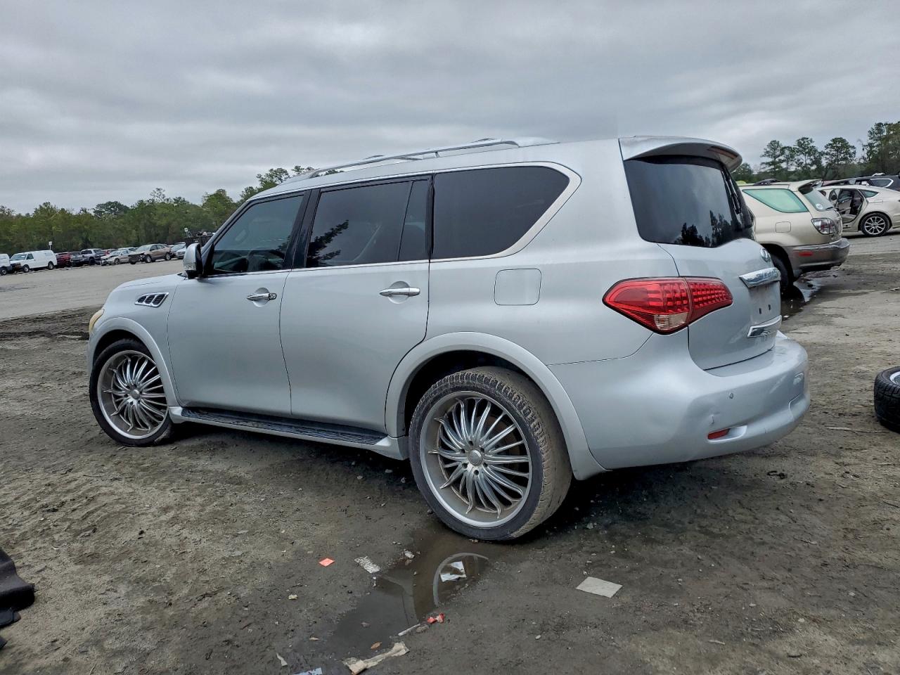 INFINITI QX56