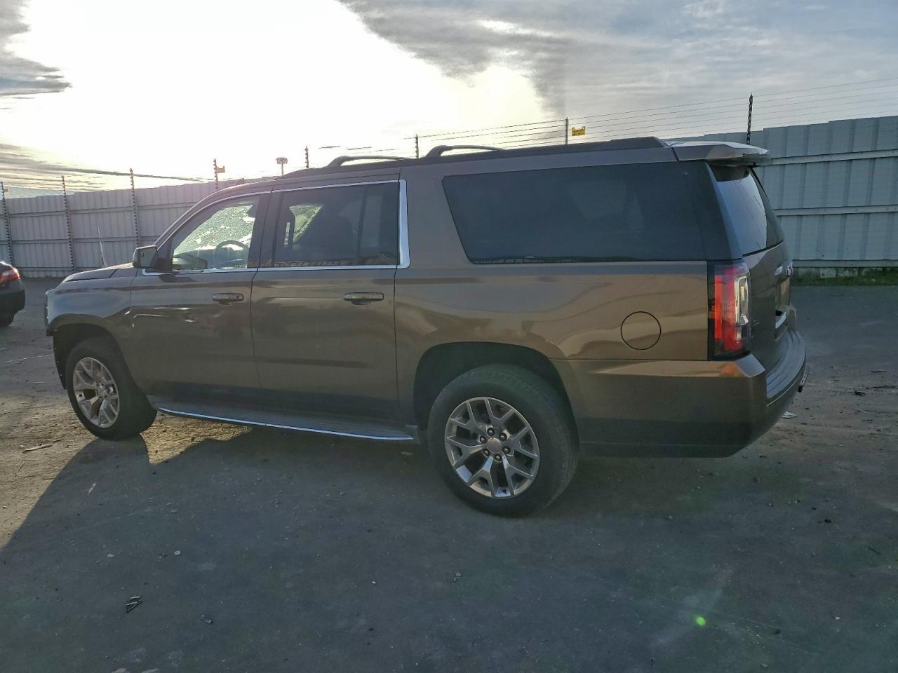 GMC YUKON K1500 SLE