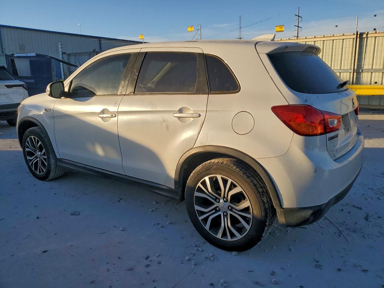 MITSUBISHI OUTLANDER ES